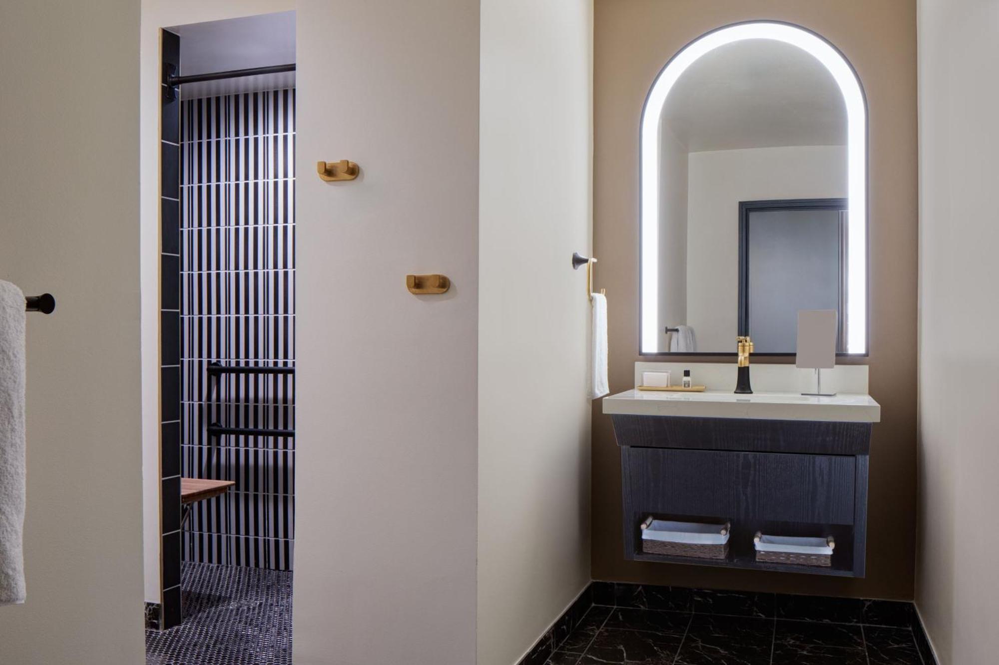 The Lasalle Hotel, Bryan College Station, A Tribute Portfolio Hotel ภายนอก รูปภาพ